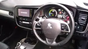 Mitsubishi Outlander PHEV 2013