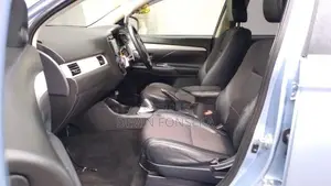 Mitsubishi Outlander PHEV 2013