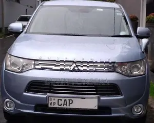 Mitsubishi Outlander PHEV 2013