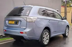 Mitsubishi Outlander PHEV 2013