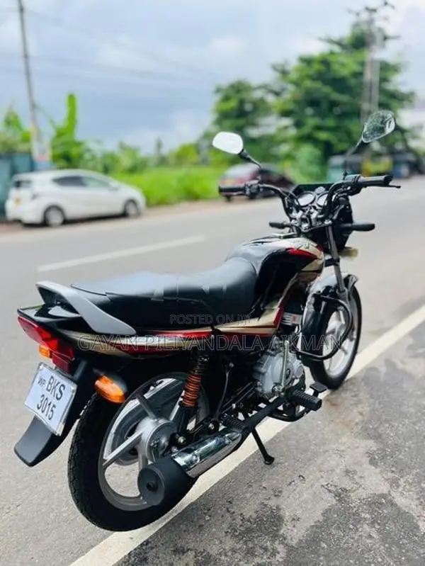 Bajaj CT100 2025