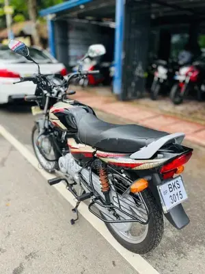 Bajaj CT100 2025