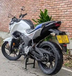 Honda CB Hornet 2016