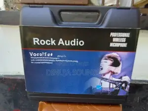 Professional UHF Wireless Microphone