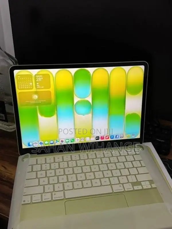 Apple MacBook Neo Citrus