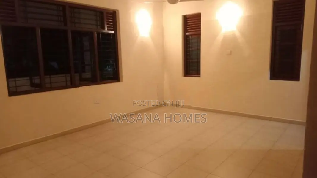 15 Perch Beautiful House for Sale Boralesgamuwa