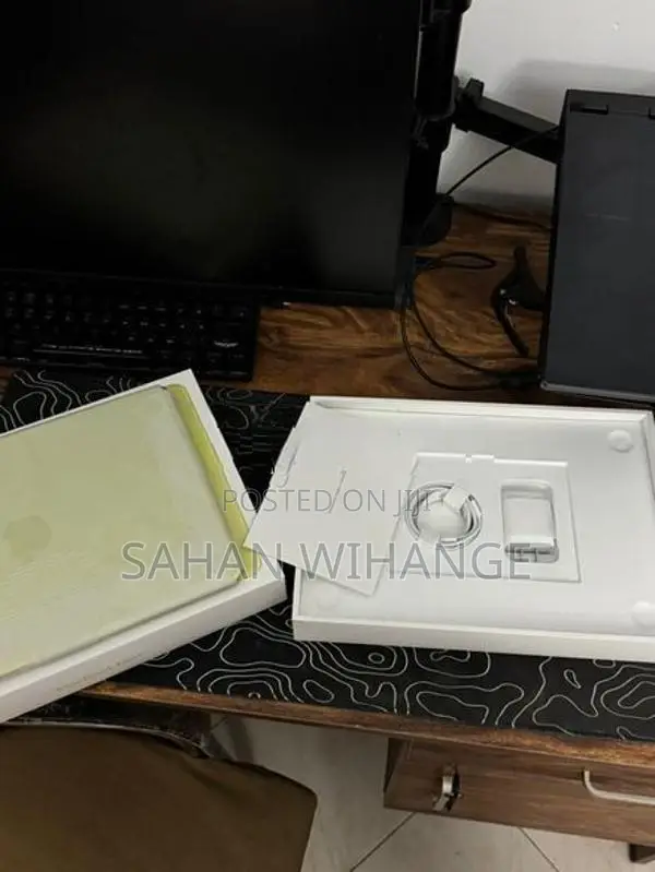 Apple MacBook Neo Citrus