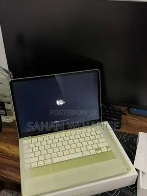 Apple MacBook Neo Citrus