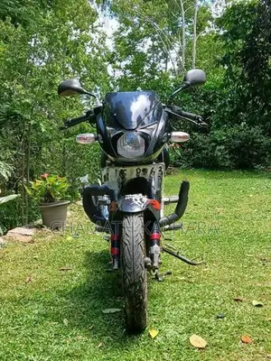 Bajaj Pulsar 180 2011