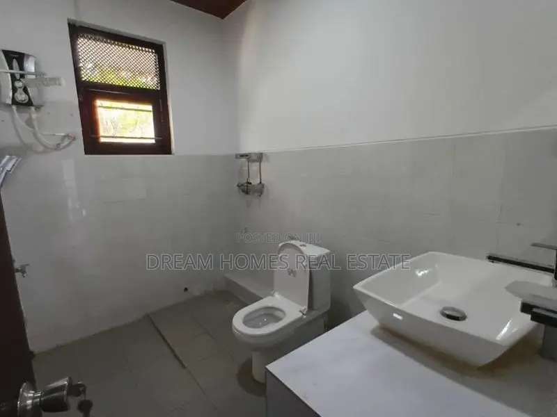 Two Storey House for Rent Near Jayewardenepura Hospital