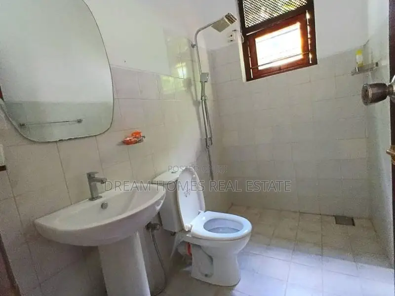 Two Storey House for Rent Near Jayewardenepura Hospital