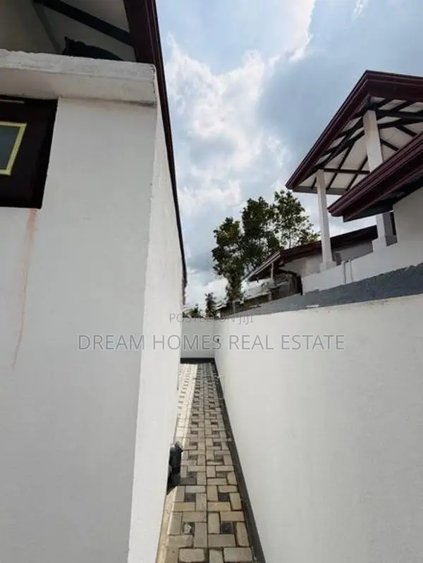 Newly Built 3 Bedroom House for Sale – Kiriwaththuduwa