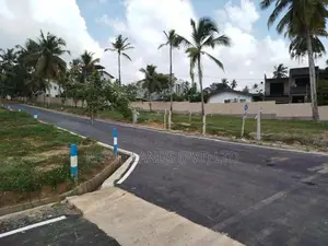 පොල්ගස්ඕවිට හන්දියට ආසන්නව බිම් කොටස් විකිණීමට