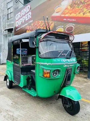 Bajaj RE 2011