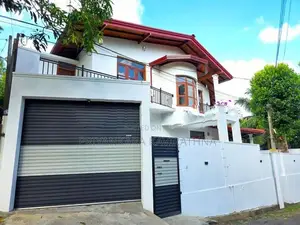 බටුවන්දර පිහිටි අලුත්ම දෙමහල් නිවස විකිනීමට