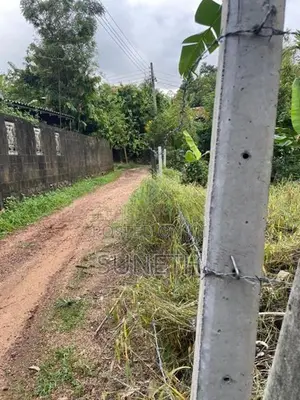 කොස්ගම - කොළඹ ප්‍රධාන පාරට මීටර් 200 ක දුරින් අගනා ඉඩ්මක්