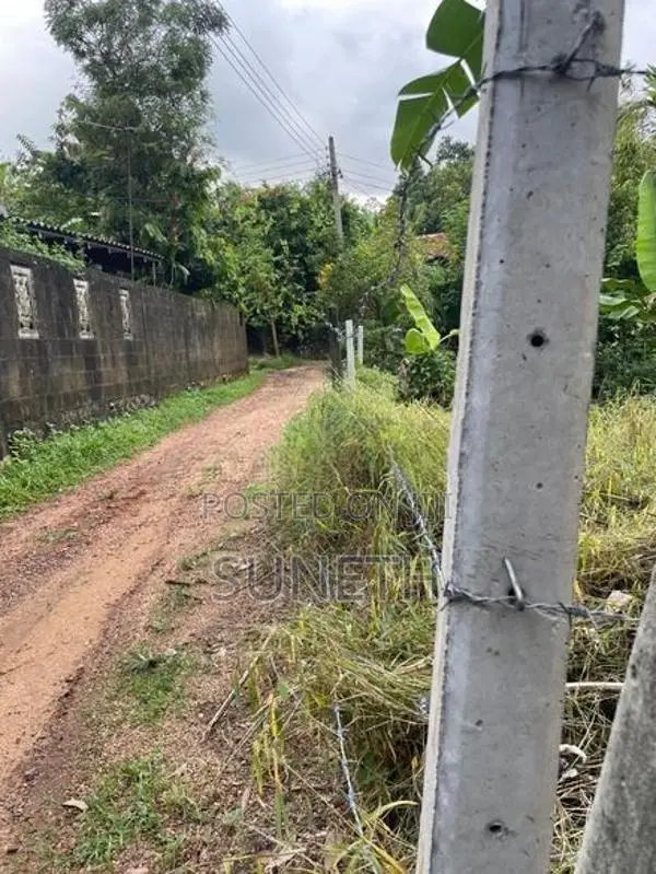කොස්ගම - කොළඹ ප්‍රධාන පාරට මීටර් 200 ක දුරින් අගනා ඉඩ්මක්