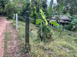 කොස්ගම - කොළඹ ප්‍රධාන පාරට මීටර් 200 ක දුරින් අගනා ඉඩ්මක්