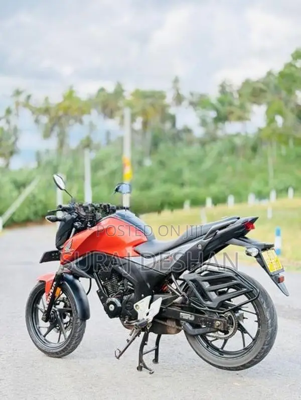 Honda CB Hornet 160R 2016