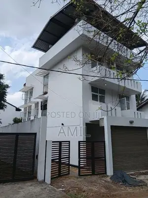 Modern Luxury 4-Bedroom House Near the Heart of Thalawathugoda