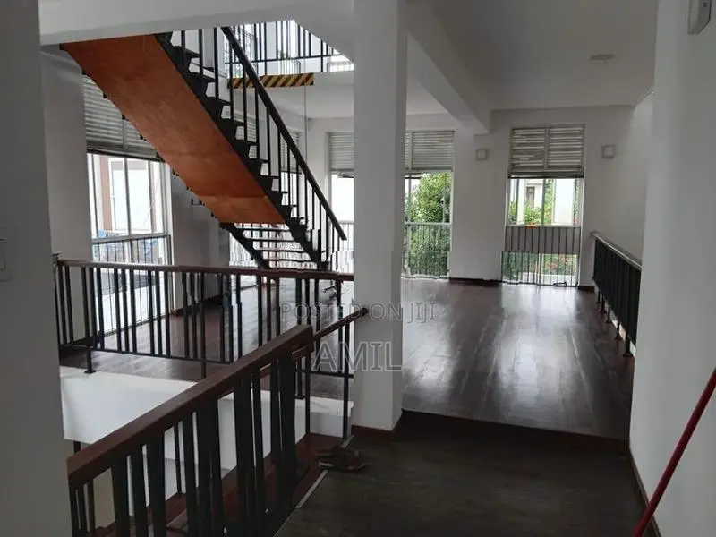 Modern Luxury 4-Bedroom House Near the Heart of Thalawathugoda