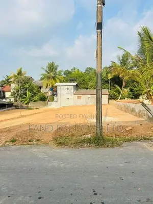 හොද තැන මාකුඹුරින් ඉඩමක්