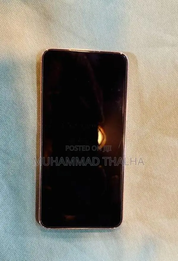 Samsung Galaxy S22 (Used)
