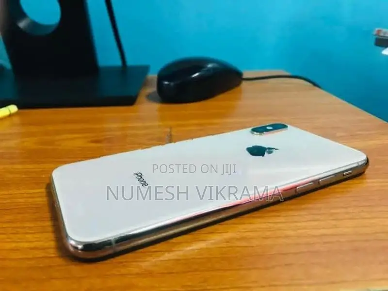 Apple iPhone XS (Used)