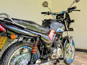 Bajaj CT100 2016