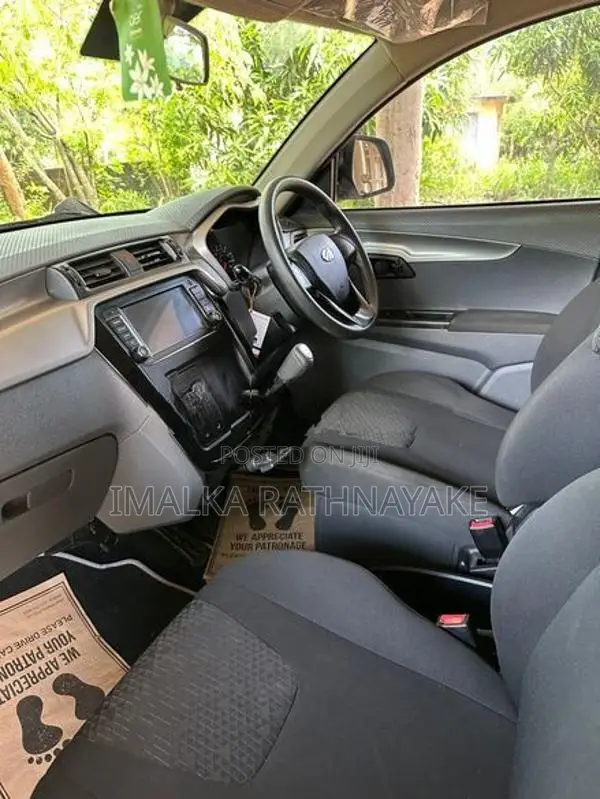 Mahindra KUV 100 2021
