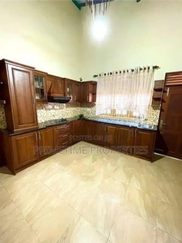 (KR850) Furnished Two Storey House for Rent in Seeduwa