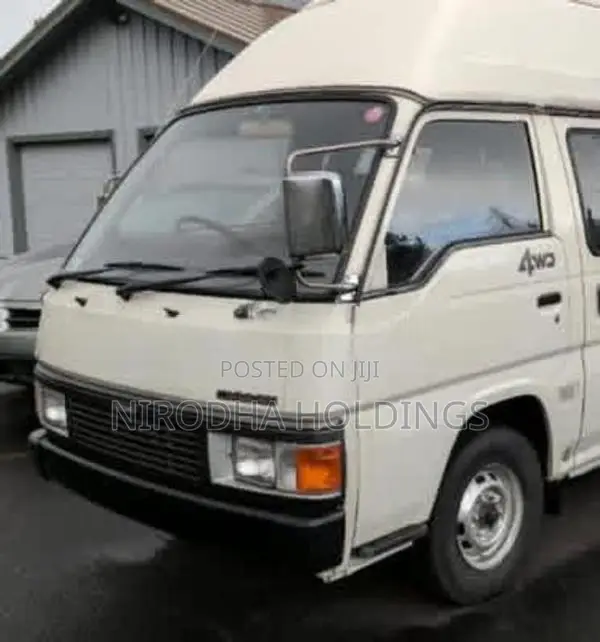 Nissan Caravan E24 GL Mirror Set