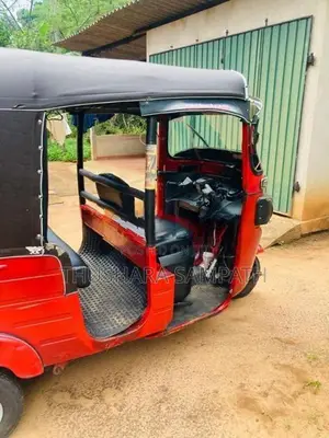 Bajaj RE 2016