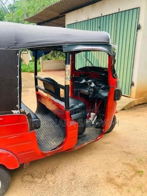 Bajaj RE 2016