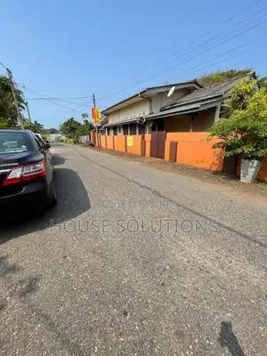 Land for sale in Moratuwa with livable House