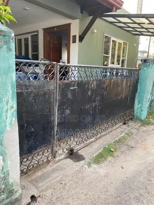 Gate