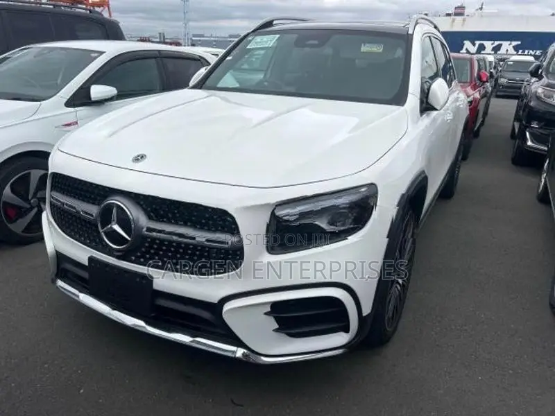 Mercedes Benz GLB 180 PREIUM PLUS AMG 2025