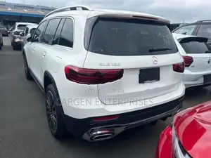 Mercedes Benz GLB 180 PREIUM PLUS AMG 2025