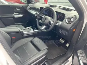Mercedes Benz GLB 180 PREIUM PLUS AMG 2025