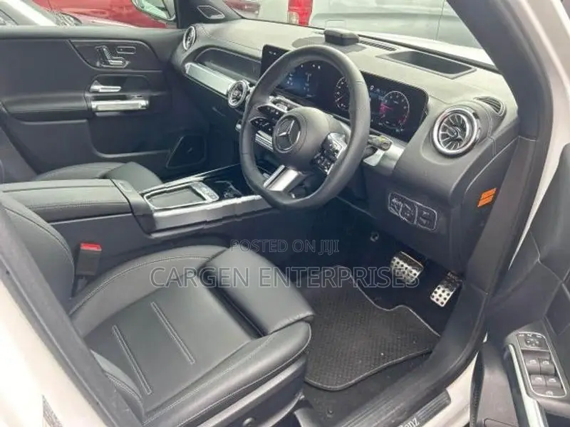 Mercedes Benz GLB 180 PREIUM PLUS AMG 2025