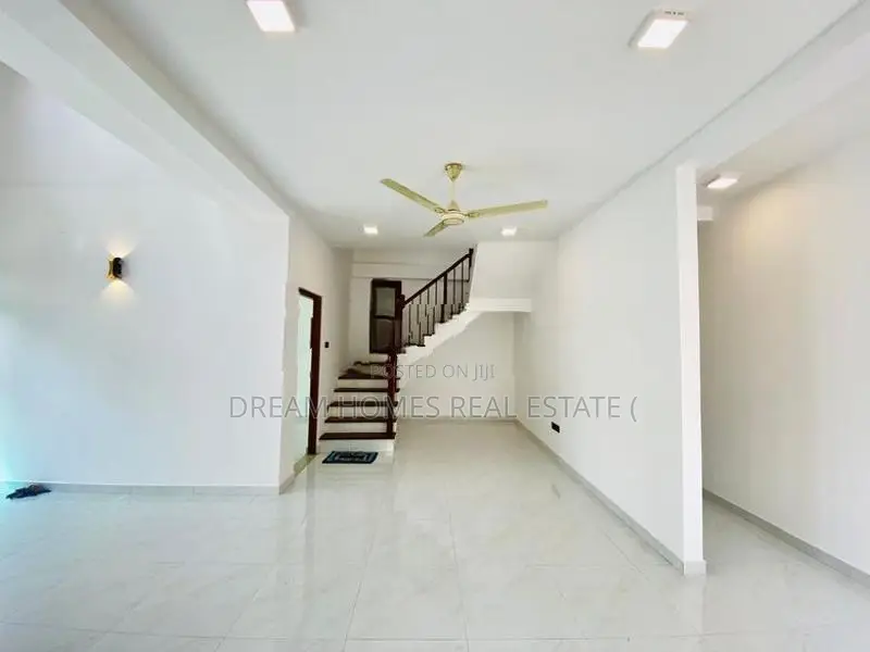 Luxury Modern House for Sale in Athurugiriya