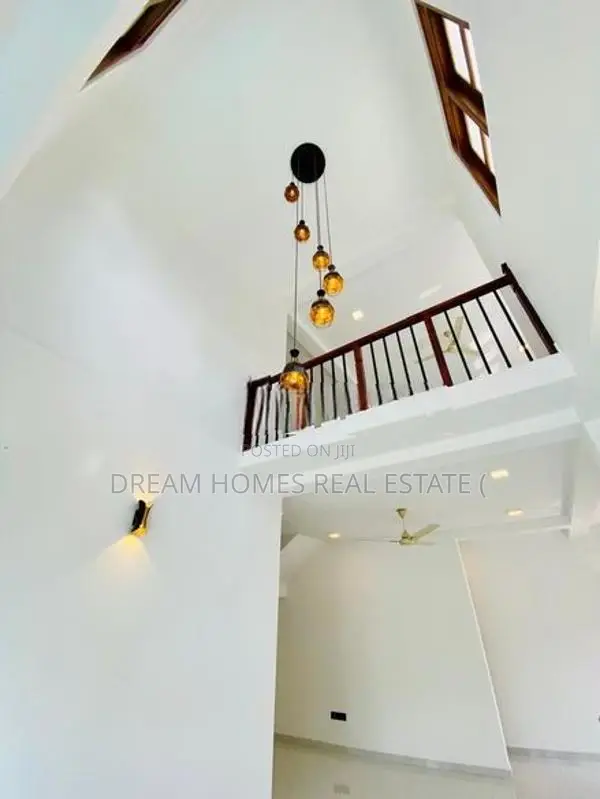 Luxury Modern House for Sale in Athurugiriya