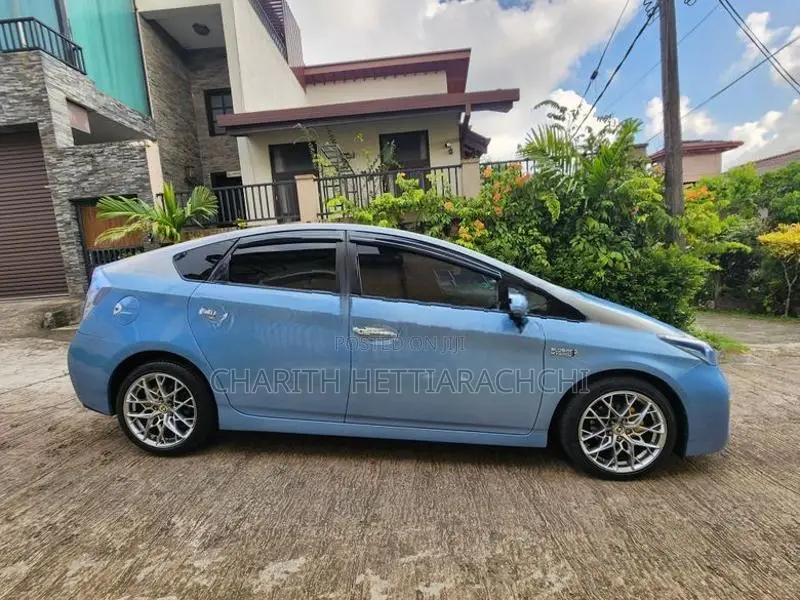 Toyota Prius PHV 2012