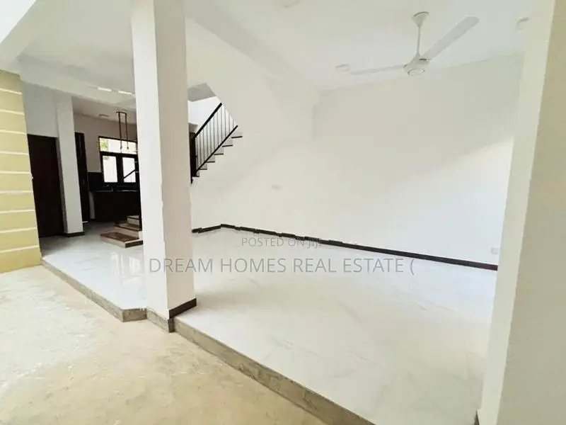 Moratuwa ,Uyana House – Modern 2 Storey Family Home for Sale