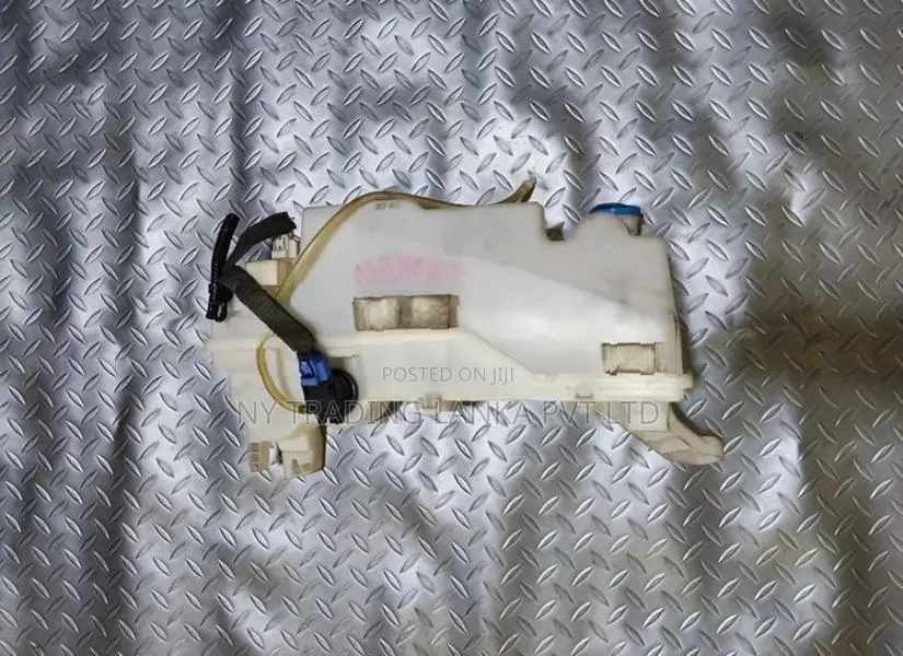 Suzuki Alto HA36S Windscreen Washer Tank
