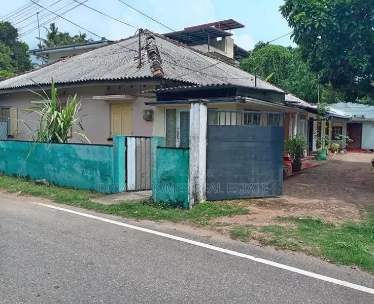 Land with 3 Houses for Sale – Battaramulla