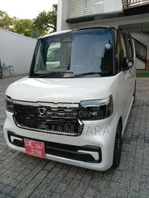 Honda N-Box Custom 2024