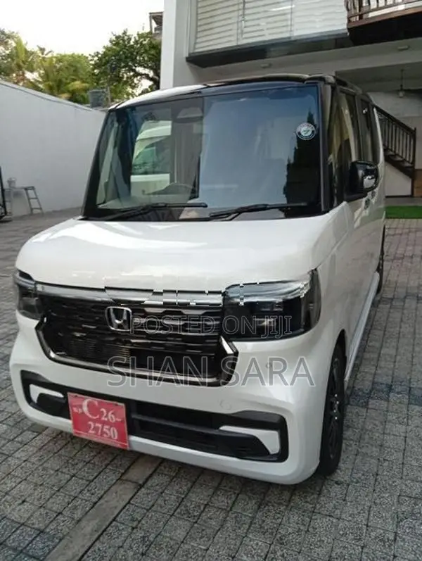 Honda N-Box Custom 2024