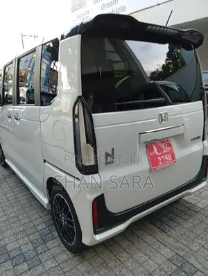 Honda N-Box Custom 2024
