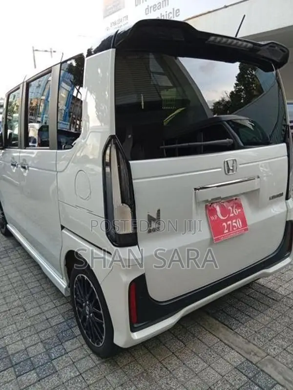 Honda N-Box Custom 2024
